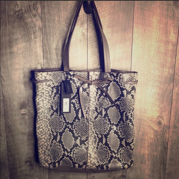 Banana Republic Handbags - ⭐️ NWT - Banana Republic ⭐️